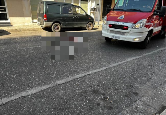 Αγρίνιο: Πυροσβεστικό όχημα παρέσυρε ηλικιωμένο - Διεκομίσθη σοβαρά τραυματισμένος στο νοσοκομείο [εικόνες]