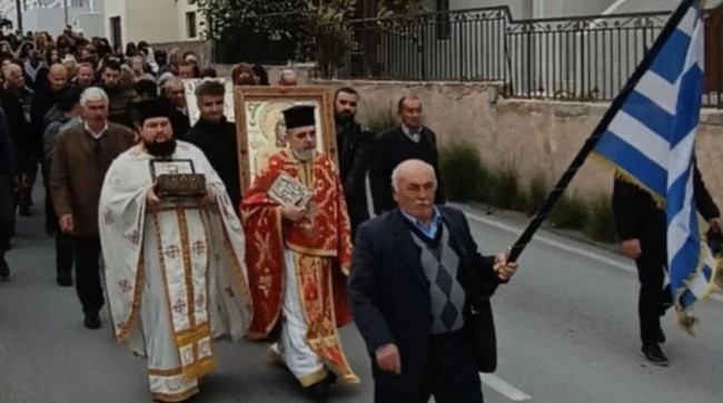 Λιτανεία στη Σαντορίνη για τους σεισμούς: Στους δρόμους με εικόνες κάτοικοι του νησιού για τον Αγιο Χαράλαμπο