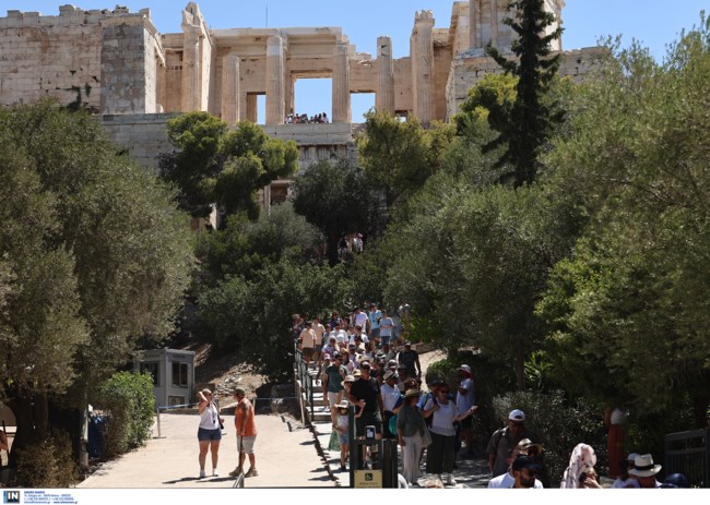 Ο Ιούνιος γέμισε τα ταμεία του τουρισμού - Μεγάλη η άνοδος και στις αφίξεις