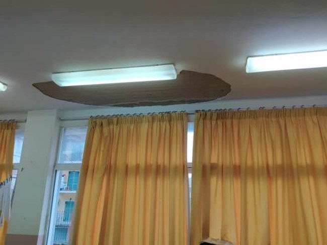 Κέρκυρα:  Έπεσαν σοβάδες από ταβάνι Νηπιαγωγείου - Άγιο είχαν τα παιδιά [Eικόνες]
