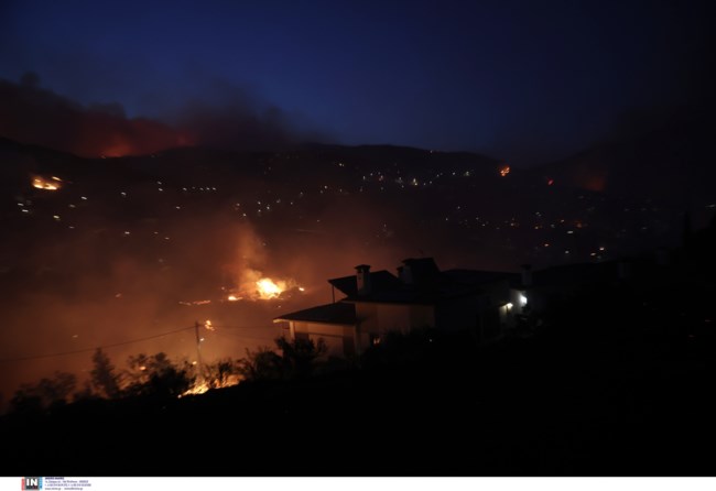 Νύχτα "κόλαση" στην Πεντέλη: Μάχη για να σωθεί το "Παίδων" - Αναζωπυρώσεις και ισχυροί άνεμοι [εικόνες-βίντεο]