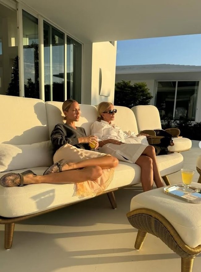 Η οικογένεια Ντε Γκρες στην πολυτελή κατοικία της στις Μπαχάμες - Με λευκό καφτάνι η Μαρί Σαντάλ