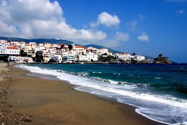 Τα 6 καλύτερα νησιά για διακοπές εκτός σεζόν σύμφωνα με τους Βρετανούς - Ποιο είναι το "καλά κρυμμένο πετράδι του Αιγαίου"