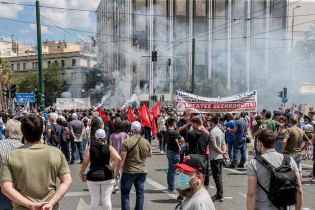 Μαζικές κινητοποιήσεις στο κέντρο της Αθήνας κατά του εργασιακού - To "παρών" έδωσαν τέσσερις πολιτικοί αρχηγοί