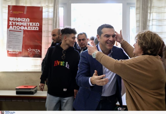 Ψήφισε στην Κυψέλη χωρίς να κάνει δηλώσεις ο Αλέξης Τσίπρας