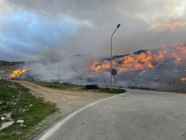 Φωτιά στη Νάξο: Πυρκαγιά στην περιοχή Εγγαρές - Πνέουν ισχυροί άνεμοι [Εικόνες - Βίντεο]