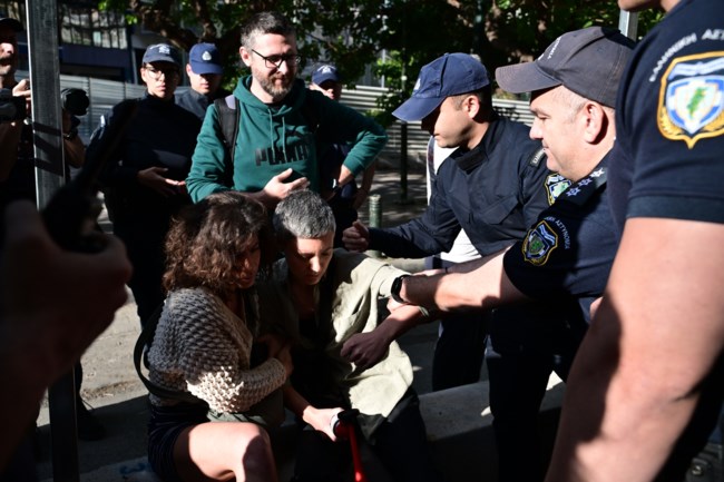 Ένταση στα Εξάρχεια για την επέκταση του Μετρό - Διαμαρτυρίες από τους κατοίκους [εικόνες]