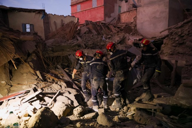 Σεισμός στο Μαρόκο: Πάνω από 2.100 οι νεκροί - Μάχη με τον χρόνο για να βρεθούν επιζώντες