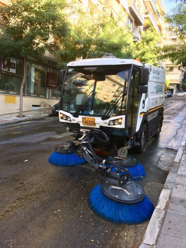 Το Κολωνάκι όπως δεν το έχετε ξαναδεί: Καρέ καρέ η επιχείρηση καθαρισμού από τον Δήμο Αθηναίων [Εικόνες]