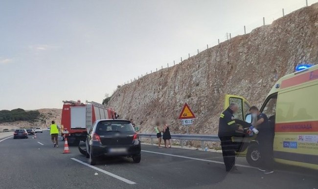 Τραγωδία στην Ιονία Οδό: Αυτοκίνητο παρέσυρε ζευγάρι στη ΛΕΑ μπροστά στo παιδί του - Δύο νεκροί