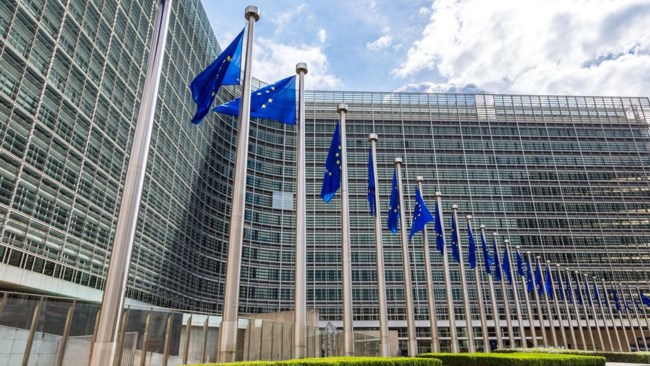 Politico: Σκάνδαλο ρωσικής επιρροής και προπαγάνδας συγκλονίζει την ΕΕ - Δίκτυο φέρεται να "πλήρωνε Ευρωπαίους πολιτικούς"