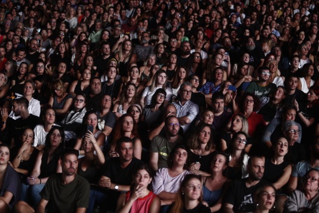 Καλλιμάρμαρο: Συγκίνηση στη συναυλία για τα θύματα της τραγωδίας στα Τέμπη... | Ελλάδα Ειδήσεις