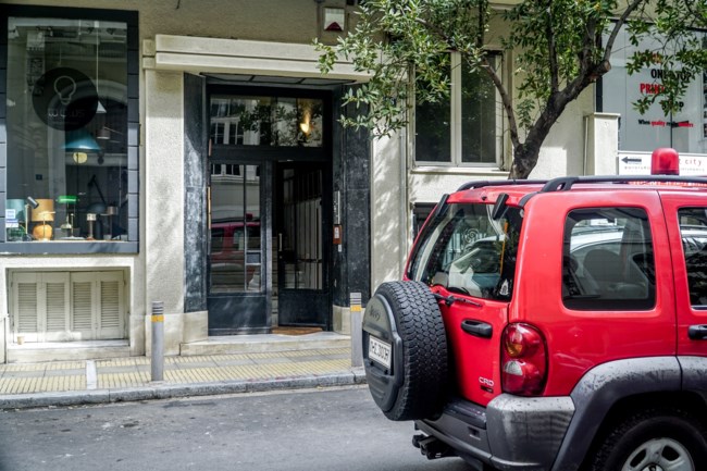 Συναγερμός στο Κολωνάκι: Βρέθηκαν στρατιωτικές χειροβομβίδες σε σπίτι που ανακαινίζεται