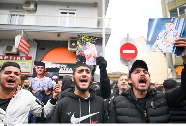 Θεσσαλονίκη - Διαμαρτυρία για τον 16χρονο Ρομά