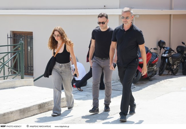 Κηδεία Γεράσιμου Μιχελή: Συγκίνηση στο τελευταίο αντίο στον ηθοποιό - Ολη η παρέα του "Παρά 5" εκεί