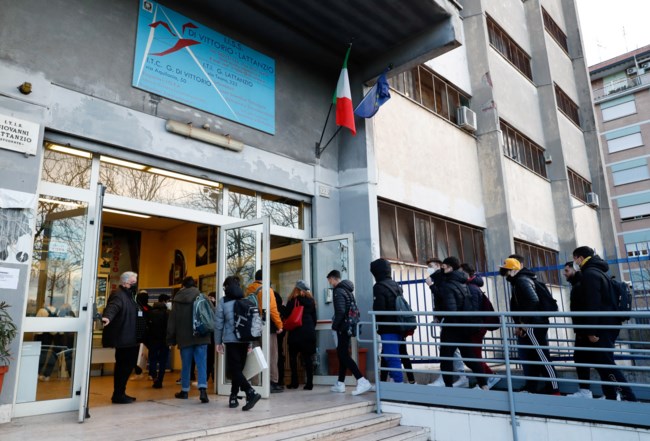 Ανοίγουν τα σχολεία σε όλη την Ευρώπη- Στα πόσα κρούσματα κλείνουν τα τμήματα και αρχίζει η τηλεκπαίδευση