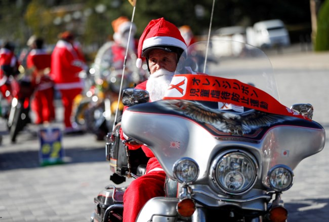 Ιαπωνία: Άι Βασίληδες παρέλασαν πάνω σε Harley Davidson κατά της παιδικής κακοποίησης [εικόνες]