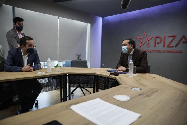 Τσίπρας σε δημάρχους της Αθήνας: Ο φόβος είναι να περάσουν και άλλα κόστη στον πολίτη - "Ξανάρχονται δύσκολες ημέρες"