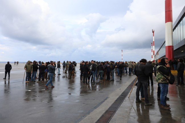 αεροδρομιο αγροτες