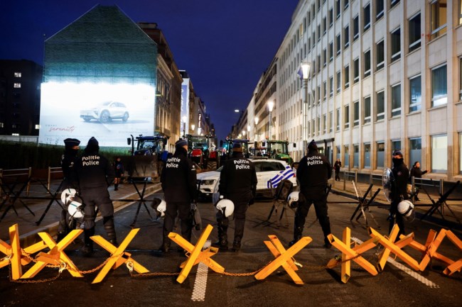 Χιλιάδες αγρότες με τρακτέρ στους δρόμους των Βρυξελλών ενόψει της Συνόδου Κορυφής