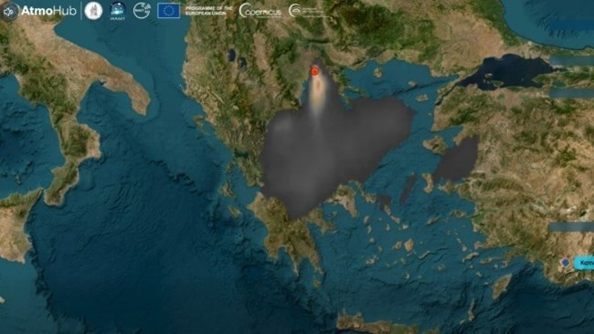 Φωτιά στο Ωραιόκαστρο: H πορεία των καπνών του τοξικού νέφους - Οι περιοχές που θα επηρεαστούν τις επόμενες ώρες