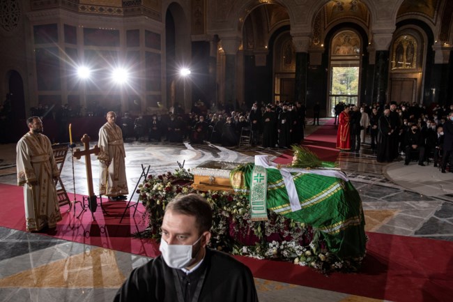 Το ύστατο χαίρε στον Πατριάρχη Ειρηναίο - Θρηνούν οι Σέρβοι [εικόνες]