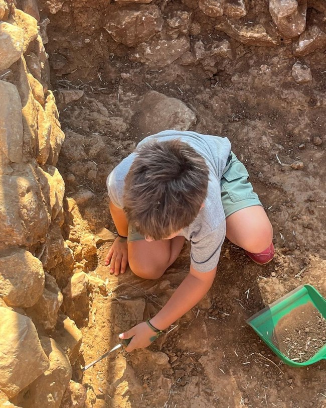 Σία Κοσιώνη: Μικρός αρχαιολόγος ο γιος της Δήμος Μπακογιάννης- Βοήθησε σε ανασκαφές στη Μεσσηνία