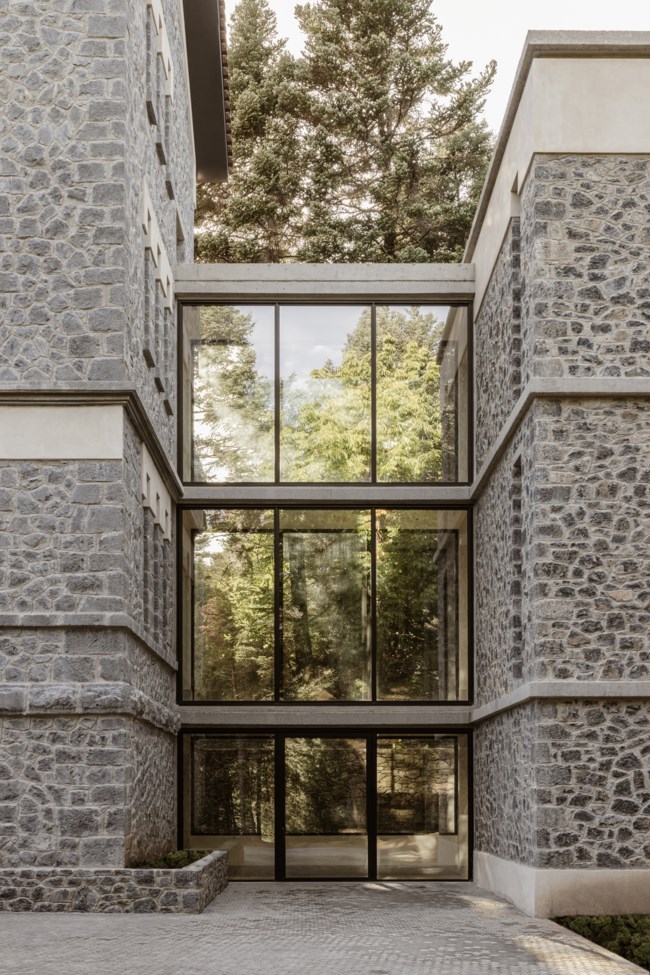 K-Studio&Monogon_Manna_AnaSantl