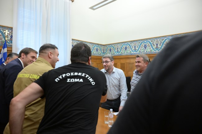 Ανδρουλάκης και Κουτσούμπας στηρίζουν τον αγώνα των εποχικών πυροσβεστών: "Δεν σας χρειαζόμαστε μόνο καλοκαίρι"