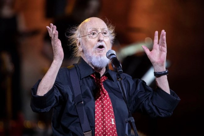 Οι 11 διάσημοι Έλληνες που αποχαιρετήσαμε μέσα στο 2025