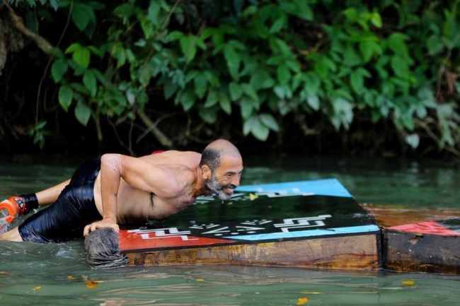 Survivor: Αποχώρησε ο Βαλάντης και δεν έκλαψε κανείς - Πάρτι στον πάγκο των Διασήμων [Βίντεο]