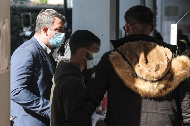 Πέραμα: "Μύλος" με τον 14χρονο Ρομά - Οι αστυνομικοί δεν τον αναγνωρίζουν ως εμπλεκόμενο [Βίντεο]