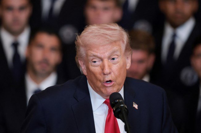 Τραμπ: Το Ιράν επιδίωξε να "κλείσει συμφωνία αλλά τώρα είναι πολύ αργά - Τους καταστρέφουμε ολοκληρωτικά"