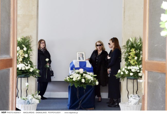 Αναστάσης Παπαληγούρας: Θλίψη στην κηδεία του πρώην υπουργού της ΝΔ – Συντετριμμένη η κόρη του, Λένα