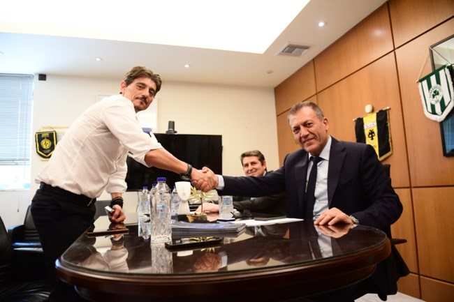 Δημήτρης Γιαννακόπουλος: Ελεύθερος με εντολή εισαγγελέα - Η στιγμή που μπαίνει στο γραφείο του Γιάννη Βρούτση [βίντεο]
