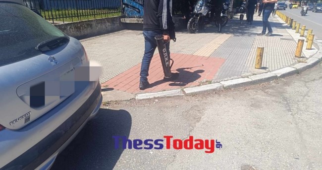 Επεισόδια στο ΑΠΘ: Πετροπόλεμος και χημικά μεταξύ κουκουλοφόρων και ΜΑΤ για την ανακατάληψη στο Στέκι Φυσικού [βίντεο]