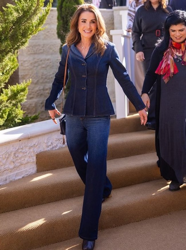 Βασίλισσα Ράνια: To Dior denim look που απέδειξε ότι δεν είναι μια συνηθισμένη royal