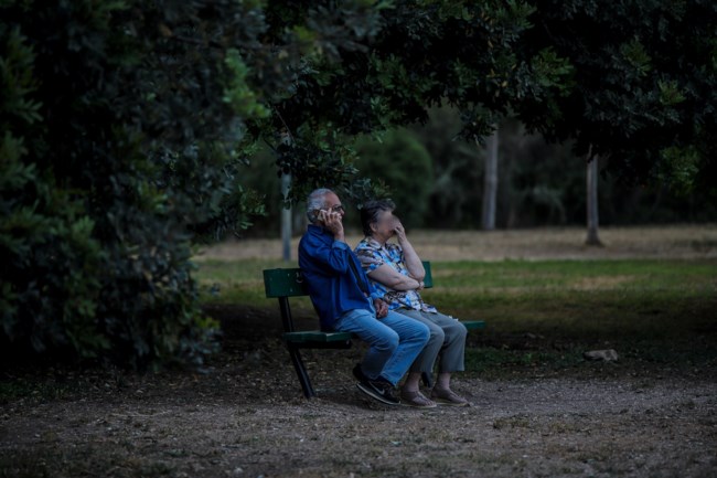 Μπορούμε να αντιστρέψουμε τη διαδικασία γήρανσης των κυττάρων μας; Τι λένε επιστήμονες για τον κυτταρικό επαναπρογραμματισμό