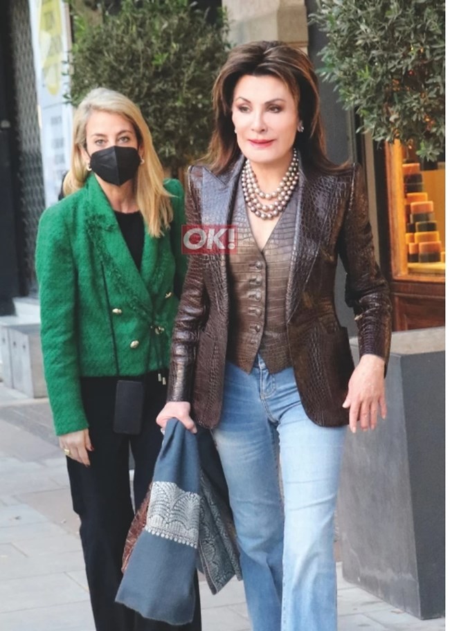 Γιάννα Αγγελοπούλου: Το leather on leather look στο κέντρο της Αθήνας και το γενναιόδωρο φιλοδώρημα σε πλανόδιο