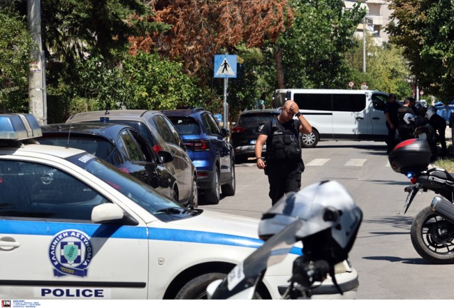 Γυναικοκτονία στο Χαλάνδρι: 28χρονος σκότωσε 47χρονη στην είσοδο πολυκατοικίας [εικόνες-βίντεο]