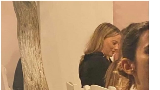Η Barbie κάνει διακοπές στη Φολέγανδρο: Η Μάργκο Ρόμπι απολαμβάνει τον Αυγούστο στις Κυκλάδες