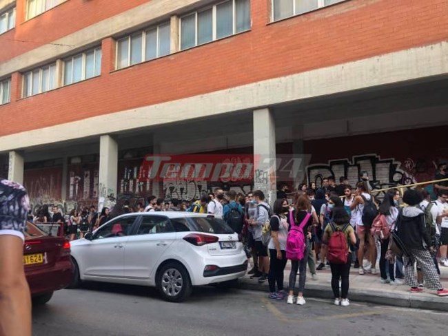 Άρχισαν καταλήψεις σχολείων - Λουκέτο σε 22 Γυμνάσια και Λύκεια στην Πάτρα και 8 στο Αγρίνιο [εικόνες]