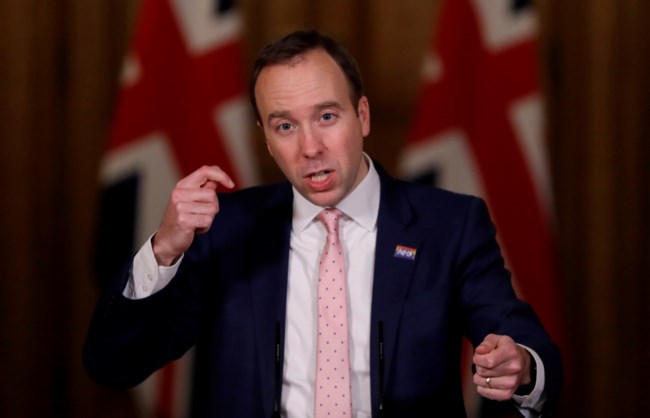 Βρετανία: Ποιος είναι ο 82χρονος που έκανε πρώτος το εμβόλιο της AstraZeneca