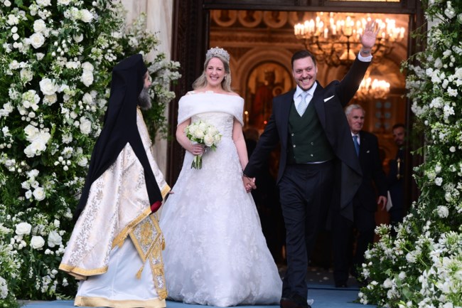Το bridal look της Θεοδώρας: Η απόλυτη μεταμόρφωση του νυφικού της στη δεξίωση - Τα 3 κομμάτια που αφαίρεσε για να είναι άνετη