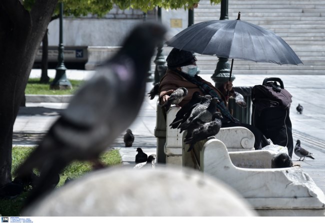 Η καθηλωτικά άδεια Αθήνα το μεσημέρι του Πάσχα 2020