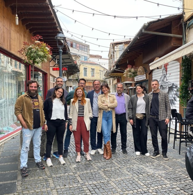 Δήμητρα Ματσούκα: Casual chic στα Ιωάννινα με τον Πέτρο Κόκκαλη - To ψηλόμεσο τζιν και οι απίθανες country boots