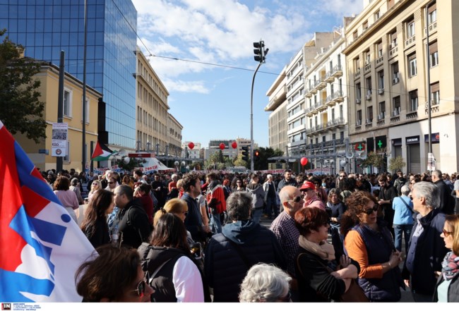 Παραλύει η Αθήνα από την απεργία: Ποιοι συμμετέχουν, πώς θα κινηθούν τα ΜΜΜ και πότε θα γίνουν οι συγκεντρώσεις