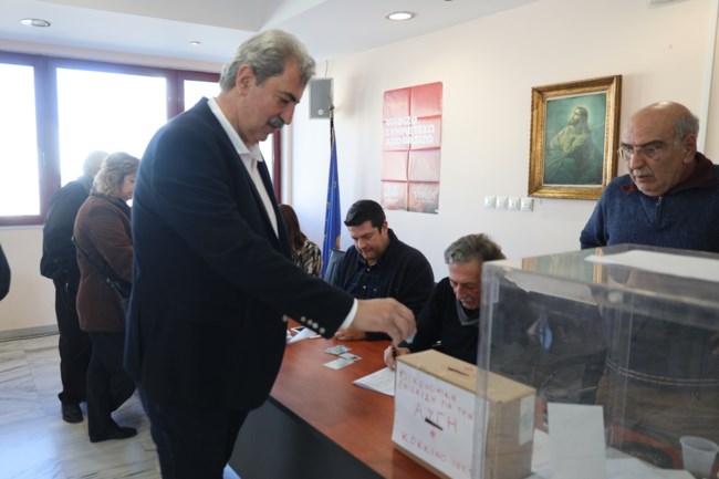 Ο Παύλος Πολάκης ψήφισε στο Μοσχάτο: Από τη Δευτέρα ο ΣΥΡΙΖΑ ξεκινά την αντεπίθεση