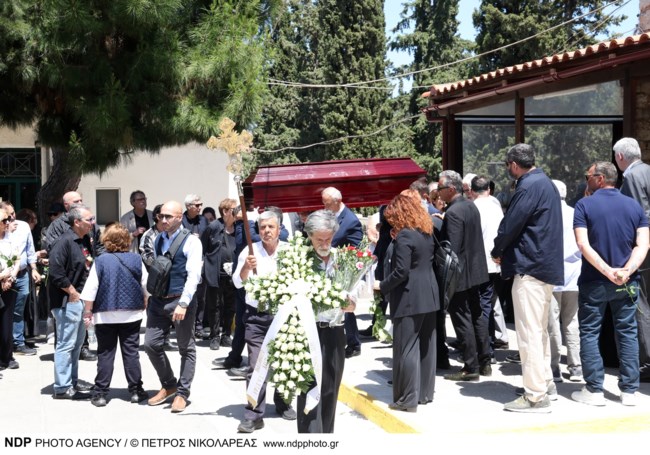 Το τελευταίο αντίο στον Δημήτρη Σουλελέ, τον αγαπημένο κομμωτή της Μαρινέλλας - Ποιοι διάσημοι έδωσαν το παρών [εικόνες]