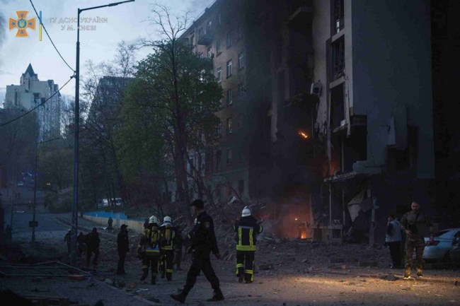 Ουκρανία: Ύστατη προσπάθεια εκκένωσης αμάχων από τις υπόγειες στοές του Αζοφστάλ - Χτυπήματα σε Κίεβο και Ντονμπάς